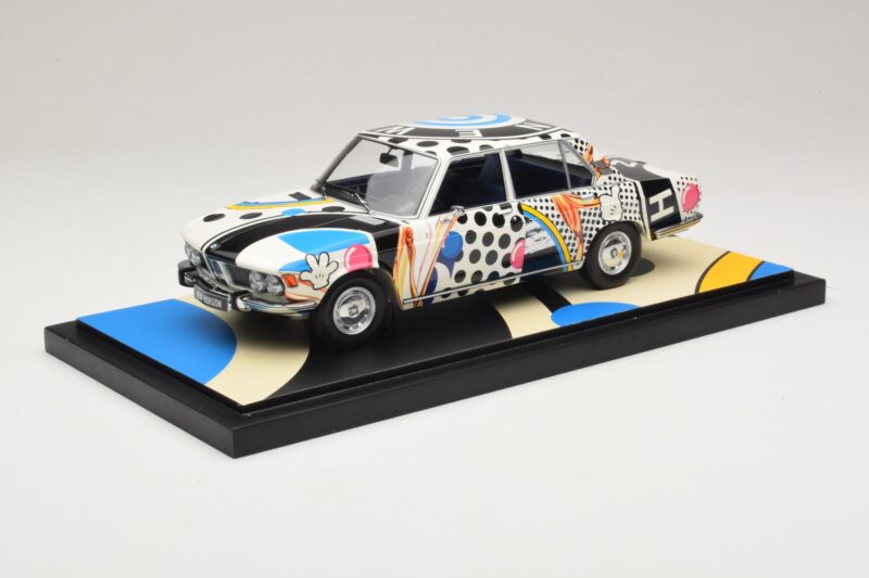 BMW 2500 E3 New Horizon Minichamps 1:18 155029204 レジン