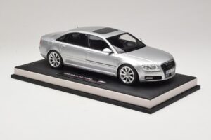 Audi A8 D3 W12 Ice Silver Metallic MotorHelix 1:18 MH030ISM レジン - 画像 4/7