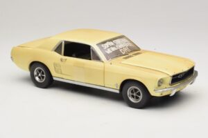 Ford Mustang Coupe イエロー The Walking Dead Greenlight 1:18 12958 メタル - 画像 6/8