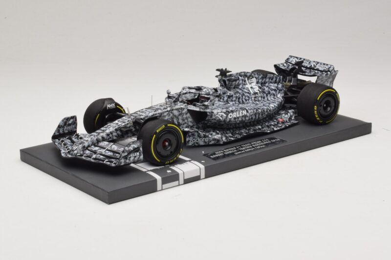 Alfa Romeo Orlen C42 R. Kubica Testing Barcelona 2022 Minichamps 1:18 117229988 レジン