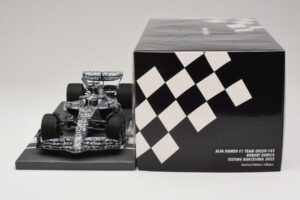 Alfa Romeo Orlen C42 R. Kubica Testing Barcelona 2022 Minichamps 1:18 117229988 レジン - 画像 6/7