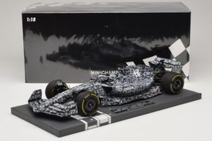 Alfa Romeo Orlen C42 R. Kubica Testing Barcelona 2022 Minichamps 1:18 117229988 レジン - 画像 7/7