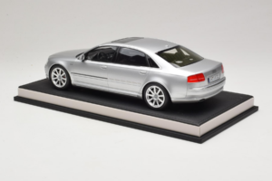 Audi A8 D3 W12 Ice Silver Metallic MotorHelix 1:18 MH030ISM レジン - 画像 5/7