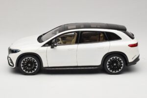 Mercedes EQS SUV X296 Manufaktur Diamond White NZG 1:18 B66960590 メタル - 画像 4/8