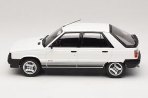 Renault 11 Turbo ホワイト MCG 1:18 MCG18589 メタル - 画像 3/6