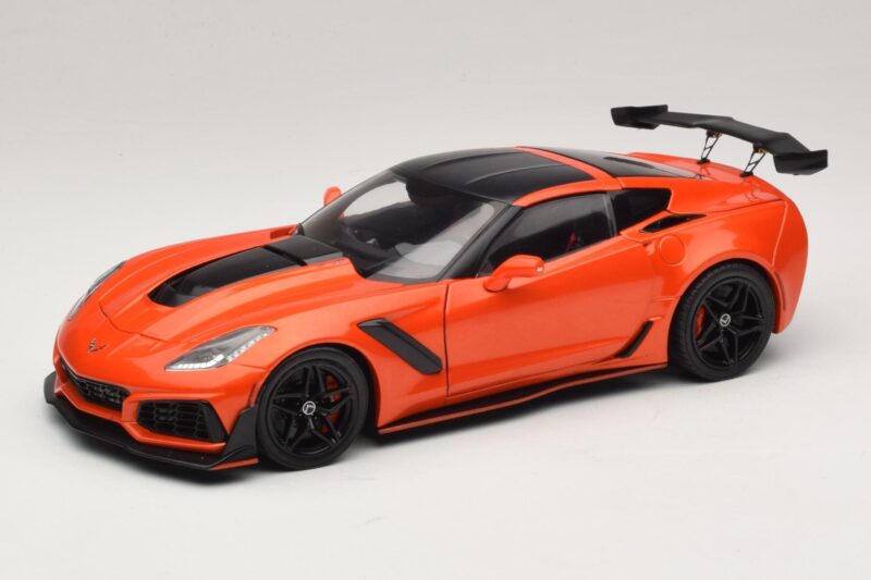Chevrolet Corvette C7 ZR1 レッド IXO 1:18 U18RDC001-FO メタル