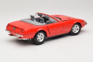 Ferrari 365 GTS/4 Spider レッド Techno Giodi 1:18 40028-P1 メタル - 画像 3/8