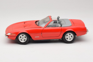 Ferrari 365 GTS/4 Spider レッド Techno Giodi 1:18 40028-P1 メタル - 画像 4/8