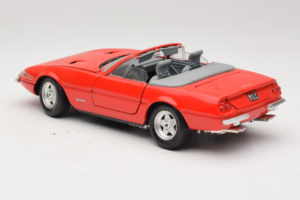 Ferrari 365 GTS/4 Spider レッド Techno Giodi 1:18 40028-P1 メタル - 画像 7/8