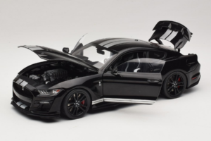 Ford Mustang Shelby GT500 S550 ブラック IXO 1:18 U18RDC002-FO メタル - 画像 2/8