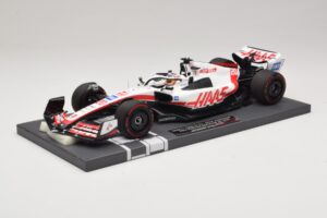 Haas VF-22 K. Magnussen Pole Position Brazilian GP 2022 Minichamps 1:18 117222120 レジン