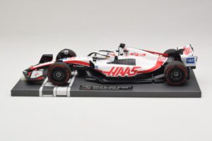 Haas VF-22 K. Magnussen Pole Position Brazilian GP 2022 Minichamps 1:18 117222120 レジン - 画像 3/7