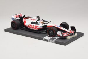 Haas VF-22 K. Magnussen Pole Position Brazilian GP 2022 Minichamps 1:18 117222120 レジン - 画像 4/7
