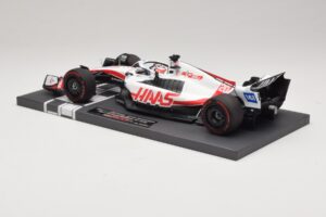 Haas VF-22 K. Magnussen Pole Position Brazilian GP 2022 Minichamps 1:18 117222120 レジン - 画像 5/7
