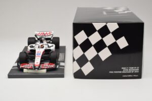 Haas VF-22 K. Magnussen Pole Position Brazilian GP 2022 Minichamps 1:18 117222120 レジン - 画像 6/7