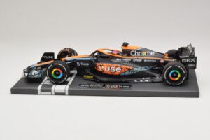 McLaren MCL36 #3 D. Ricciardo Abu Dhabi GP 2022 Minichamps 1:18 537224003 レジン - 画像 3/7