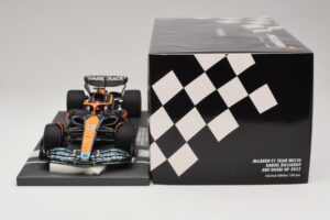 McLaren MCL36 #3 D. Ricciardo Abu Dhabi GP 2022 Minichamps 1:18 537224003 レジン - 画像 6/7