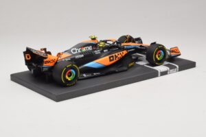 McLaren MCL60 #4 L. Norris 2nd Place Hungarian GP 2023 Minichamps 1:18 537233004 レジン - 画像 2/7