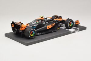 McLaren MCL60 #4 L. Norris 2nd Place Singapore GP 2023 Minichamps 1:18 537233404 レジン - 画像 2/7