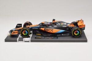 McLaren MCL60 #81 O. Piastri Hungarian GP 2023 Minichamps 1:18 537233081 レジン - 画像 3/7