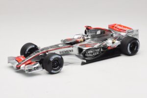 McLaren MP4/21 #3 K. Raikkonen 2006 Minichamps 1:18 530061803 レジン