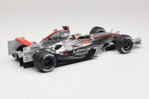 McLaren MP4/21 #3 K. Raikkonen 2006 Minichamps 1:18 530061803 レジン - 画像 2/7