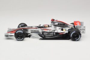 McLaren MP4/21 #3 K. Raikkonen 2006 Minichamps 1:18 530061803 レジン - 画像 3/7
