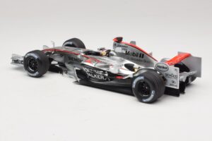 McLaren MP4/21 #3 K. Raikkonen 2006 Minichamps 1:18 530061803 レジン - 画像 5/7