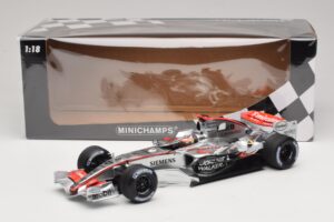 McLaren MP4/21 #3 K. Raikkonen 2006 Minichamps 1:18 530061803 レジン - 画像 7/7