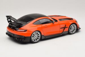 Mercedes AMG GT Black Series C190 オレンジ シルバーホイール付き Minichamps 1:18 110032024 メタル - 画像 3/8