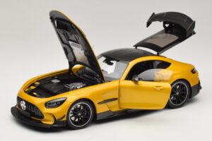 Mercedes AMG GT Black Series C190 Solarbeam Yellow Metallic Minichamps 1:18 110032021 メタル - 画像 2/8