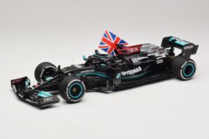 Mercedes AMG Petronas W12 E Performance L. Hamilton Winner British GP 2021 Minichamps 1:18 110211144 レジン