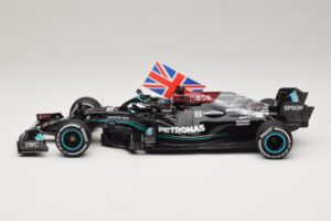 Mercedes AMG Petronas W12 E Performance L. Hamilton Winner British GP 2021 Minichamps 1:18 110211144 レジン - 画像 3/7