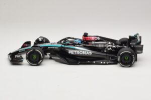 Mercedes AMG Petronas W15 E Performance G. Russell 2024 Minichamps 1:18 110240163 レジン - 画像 3/7