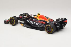 Oracle Red Bull Racing RB19 S. Perez Abu Dhabi GP 2023 Minichamps 1:18 110232311 レジン - 画像 5/7