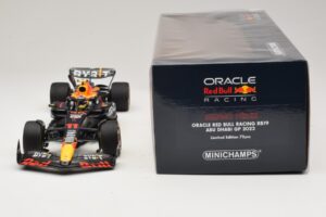 Oracle Red Bull Racing RB19 S. Perez Abu Dhabi GP 2023 Minichamps 1:18 110232311 レジン - 画像 6/7