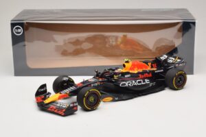 Oracle Red Bull Racing RB19 S. Perez Abu Dhabi GP 2023 Minichamps 1:18 110232311 レジン - 画像 7/7