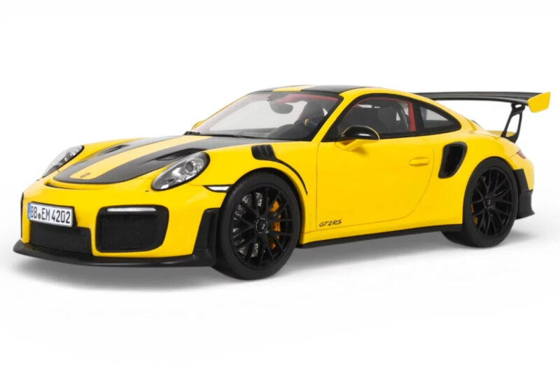 Porsche 911 GT2 RS 991.2 Nurburgring Lap Record イエロー GT Spirit 1:18 GT972 レジン