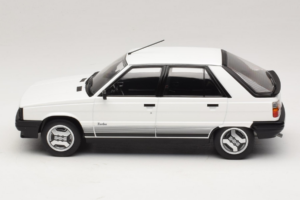 Renault 11 Turbo ホワイト MCG 1:18 MCG18589 メタル - 画像 3/6