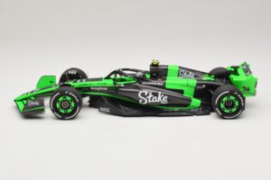 Stake Kick Sauber C44 G. Zhou Emilia Romagna GP 2024 Minichamps 1:18 117240124 レジン - 画像 3/7