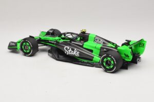 Stake Kick Sauber C44 G. Zhou Emilia Romagna GP 2024 Minichamps 1:18 117240124 レジン - 画像 5/7