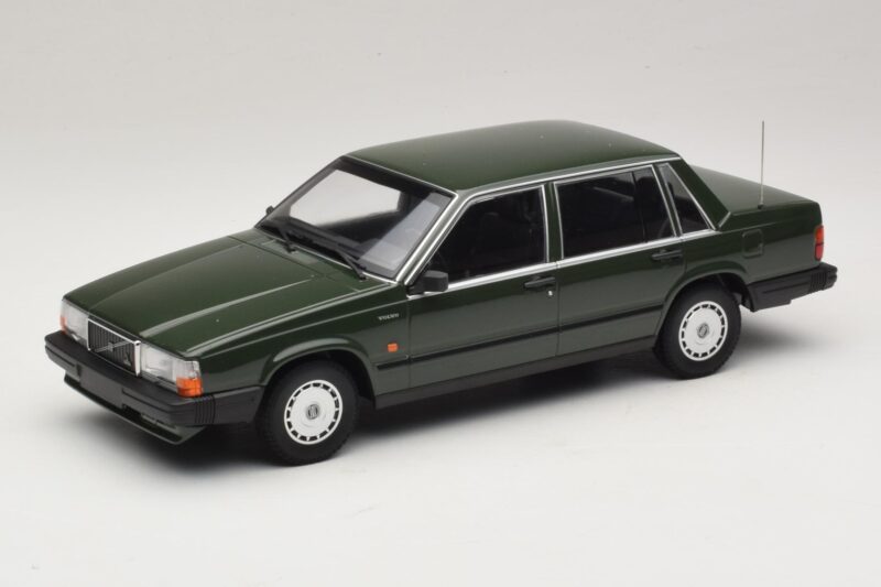 Volvo 740 GL ダークグリーン Minichamps 1:18 155171702 メタル