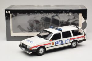 Volvo 740 GL エステート Politi Norway Minichamps 1:18 155171796 メタル - 画像 6/6