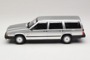 Volvo 740 GL エステート シルバー Minichamps 1:18 155171770 メタル - 画像 3/6