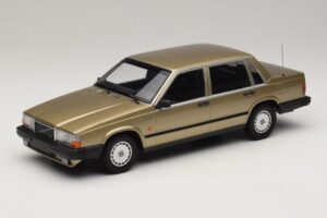 Volvo 740 GL ゴールド Minichamps 1:18 155171700 メタル