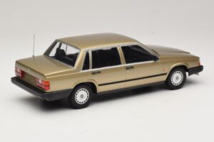 Volvo 740 GL ゴールド Minichamps 1:18 155171700 メタル - 画像 2/6