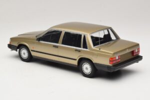 Volvo 740 GL ゴールド Minichamps 1:18 155171700 メタル - 画像 5/6