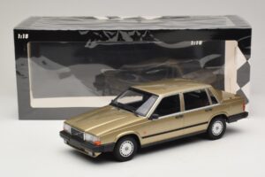 Volvo 740 GL ゴールド Minichamps 1:18 155171700 メタル - 画像 6/6