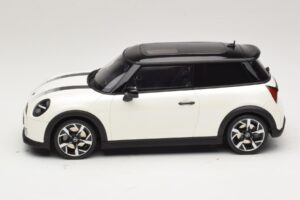 Mini Cooper S F66 Nanuq White Metallic Otto 1:18 OT1245 レジン - 画像 3/6