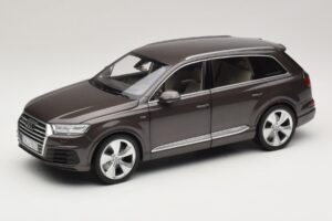 Audi Q7 4M Argus Brown Minichamps 1:18 5011407615 メタル